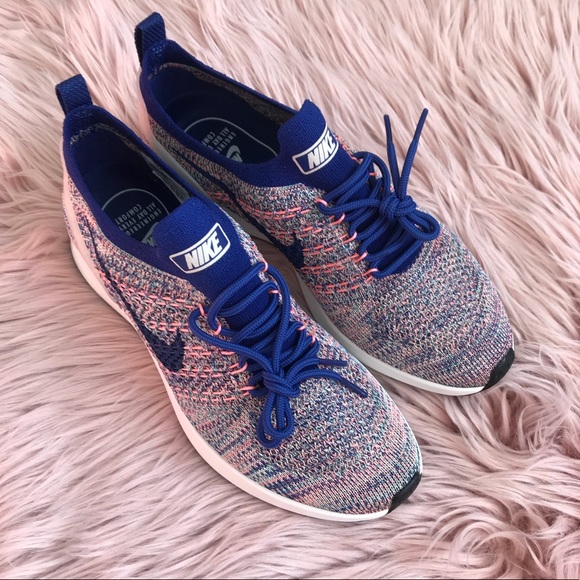 Nike women’s running shoe flyknit mariah sneaker - Picture 5 of 7